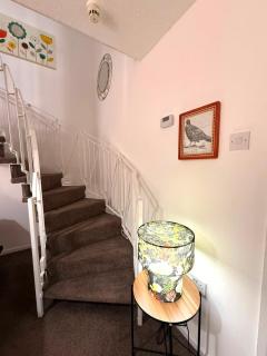 #173 Tranquil Streetly Home with Parking - Sleeps 5 - 7