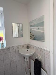 #173 Tranquil Streetly Home with Parking - Sleeps 5 - 2