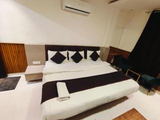 Hotel Sai Deluxe - 9