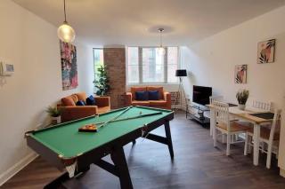 Stylish 2 Bedroom City Apartment - Free Parking - 5