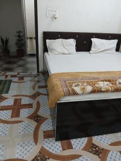 Ayodhya Surya Home stay - 8