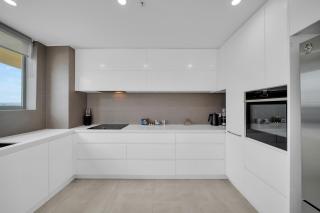 Luxury Resort - Sleeps 8 - Parking & Baby Stay - 1