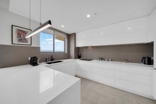 Luxury Resort - Sleeps 8 - Parking & Baby Stay - 8
