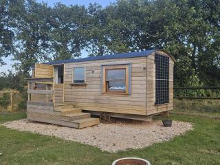 Pretty Off Grid Shepherds Hut - 0