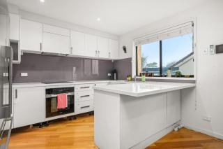Edi Gardens House, spacious and free parking - 9