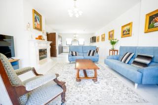 Stunning 5-Bed Countryside Manor near Ballyshannon & Coastal Beaches - 1