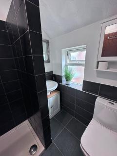 Lovely 2-Bed Flat -7-Min Walk to Station - 5