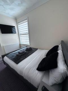 Lovely 2-Bed Flat -7-Min Walk to Station - 4