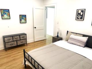 2BR Upper Near Downtown - 8