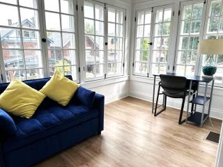 2BR Upper Near Downtown - 6