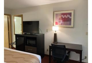 Motel 6 Elkhart, IN - 9