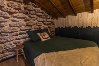 Le lodge perché PARKING GRATUIT, 4 PERSONNES, 2 CHAMBRES, WIFI, AMBIANCE CHALET EN BOIS, idéal PRO & COUPLE à Montbrison - 6