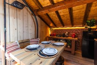 Le lodge perché PARKING GRATUIT, 4 PERSONNES, 2 CHAMBRES, WIFI, AMBIANCE CHALET EN BOIS, idéal PRO & COUPLE à Montbrison - 4