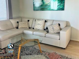 3BR Contemporary Home with Sea Views - 8