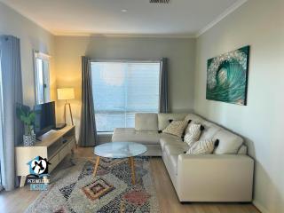 3BR Contemporary Home with Sea Views - 9