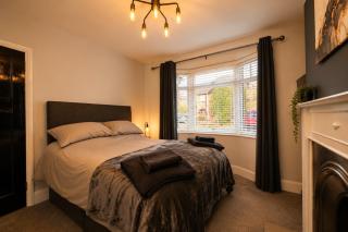 Rugby Modern Retreat 3 Bed 2 Bath Air Con Parking - 1