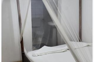 2 Bed House - Sleeps 4 - Pool - Garden - Parking - 4