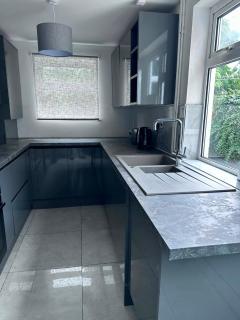 Smart 1-Bed Apartment - Self Check-In - 8