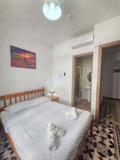Harrys Inn Guesthouse - 5