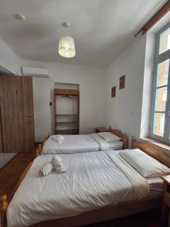 Harrys Inn Guesthouse - 4