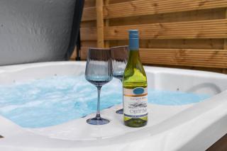 The Nest - Private Hot Tub & Communal Swimming Pool with Fishing nearby - 7