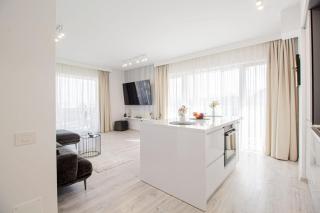 Top floor Luxury Apartment- Family Friendly - Mountain View - Huge Balcony - 7