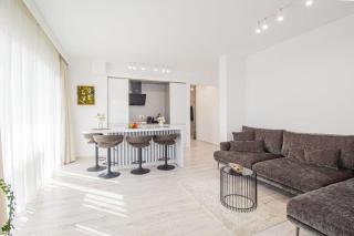 Top floor Luxury Apartment- Family Friendly - Mountain View - Huge Balcony - 8