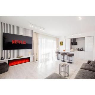 Top floor Luxury Apartment- Family Friendly - Mountain View - Huge Balcony - 0