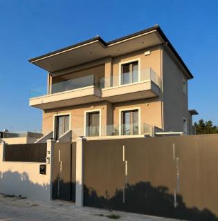 Luxury Family Villa near beach - 0