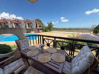 Sweet home see view pool escape - 8