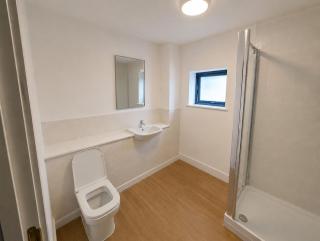 The Village Apartment, Free Parking & Fast Wi-Fi - 5