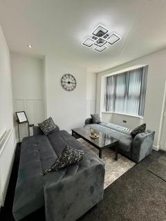 New Stylish Fully Refurbished 2-Bedroom Home - 5
