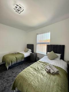 New Stylish Fully Refurbished 2-Bedroom Home - 8