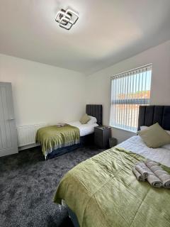 New Stylish Fully Refurbished 2-Bedroom Home - 7