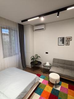 Charming Center Studio-Bridge View & High Ceiling - 1