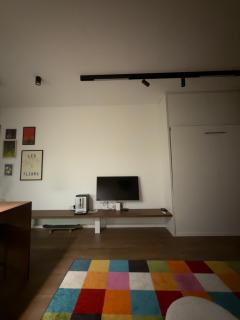 Charming Center Studio-Bridge View & High Ceiling - 7