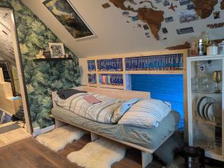 Super Central, Quiet and Cozy Travelers Loft - 2