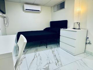 Luxury Designer Room With Workspace Smart TV and Fast Wifi - 6