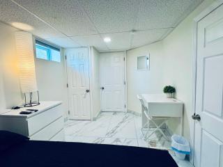 Luxury Designer Room With Workspace Smart TV and Fast Wifi - 2
