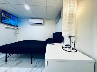 Luxury Designer Room With Workspace Smart TV and Fast Wifi - 3