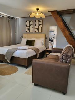 Palapyes Hidden Gem Unique Boutique Tiny Home - 7