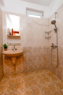 One-Bedroom Apartment in the City Center - 5