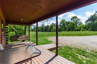 Romantic Cabin w Hot Tub Near Old Mans Cave - 3