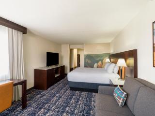 Gray Wolf Inn & Suites - 2