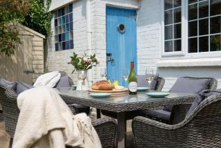 Mermaid Cottage - Parking, pet friendly, enclosed garden - 1