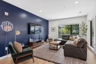 HUGE downtown corner unit- Pool-Gym-Walk 2 Broadway - 6