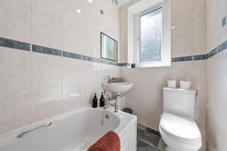 Group Stay 3BR Close to Hydro and SECC with Parking - 6
