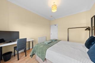 Group Stay 3BR Close to Hydro and SECC with Parking - 5