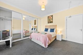 Group Stay 3BR Close to Hydro and SECC with Parking - 8