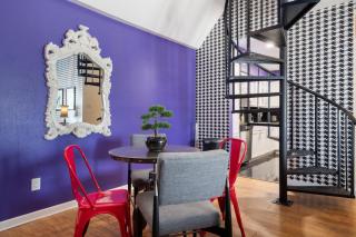 Stylish 3BR Loft in Austin with Balcony for 8 - 3